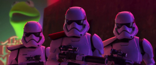 Szturmowcy i C-3PO – Szturmowcy gonią Venellope w świecie Disneya, gdy znajdą ją poruszającą się bez zezwolenia, natomiast C-3PO pojawia się w scenie z księżniczkami Dinseya, gdzie informuje je o kolejnym występie