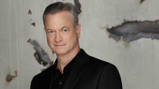 Gary Sinese - zagrał przewodnika, który oprowadzał po wystawie poświęconej Kapitanowi Ameryca w filmie "Zimowy żołnierz"