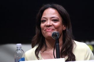 Luna Lauren Velez jako Rio Morales