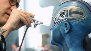 Aktorzy godzą się także na długą, czasami wielogodzinną charakteryzację, która według umowy "może się przeciągnąć w czasie"