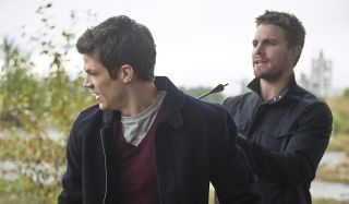 Tym razem to Barry strzela Oliverowi w plecy - ten motyw wykorzystano już wtedy, gdy obaj testowali nawzajem swoje moce