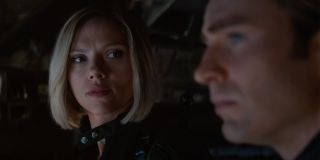 Fani zwracają uwagę na to, że inny kolor włosów Czarnej Wdowy i brak brody u Capa niekoniecznie są przypadkowe - pojawiają się nawet głosy, że z nieznanych na razie powodów Marvel mógł cyfrowo zmienić barwę fryzury bohaterki