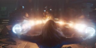 To z kolei pierwsze ujęcie pokazujące nam ostateczną moc Kapitan Marvel; warto zwróćić uwagę, że walczy tu ona najprawdopodobniej z kolejnej z komnat Kree