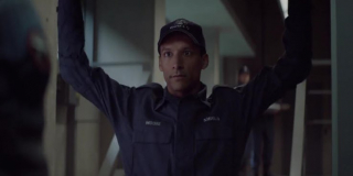 Danny Pudi jako technik S.H.I.E.L.D., Abed Moore, w filmie "Kapitan Ameryka: Wojna bohaterów"