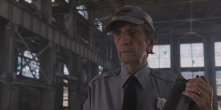 Harry Dean Stanton jako ochroniarz w filmie "Avengers"