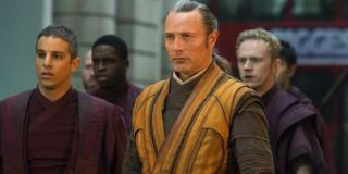 Mads Mikkelsen jako Mr. Fantastic w filmie "Fantastyczna Czwórka"