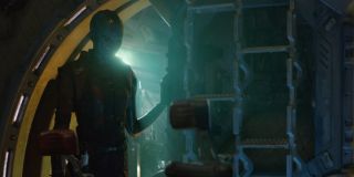 Zwiastun zdaje się potwierdzać, że wraz z Starkiem na Benatarze znajduje się Nebula - jedna z grafik promocyjnych sugerowała już, że będzie ona współpracować z Avengers