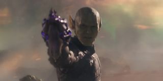 Skrulle mogły mieć wpływ na uzyskanie mocy przez Carol - zwróćmy uwagę, że przechodzi ona między wrakami pojazdów Kree i Skrulli, zostając zaatakowana przez członka drugiej z tych ras; być może przed śmiercią w tej chwili uratował ją wybuch, w trakcie którego zyska ona cały szereg zdolności