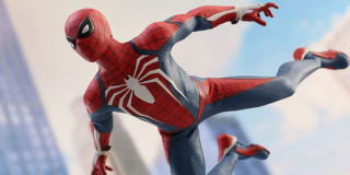 Jeden ze strojów Pajączka znajdujących się w szopie cioci May pochodzi z tegorocznej gry "Spider-Man" na PS4