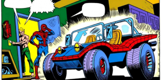 W szopie cioci May widzimy równiez pojazd Spider Buggy - w komiksach stworzono go, by podbić sprzedaż zabawek związanych z franczyzą; potem znaleziono inne wytłumaczenie dla jego obecności - Pajączek miał po prostu poruszać się w pojeździe, który mniej zanieczyszcza powietrze