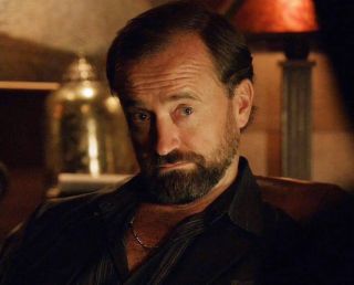 Przypomniany zostaje również Anatolij Kniazew - to on miał nauczyć Olivera zdejmowania kajdanek po wyłamaniu kciuka