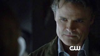 Współtwórcą Amazo w komiksach był doktor Anthony Ivo - tę postać widzieliśmy już w Arrow, gdzie był on właścicielem statku o nazwie Amazo - to na nim torturował i eksperymentował na ludziach przy pomocy substancji Mirakuru