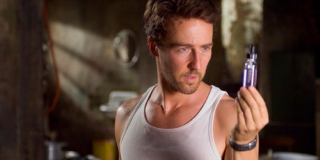 Poważne różnice artystyczne i kłótnia o warunki finansowe szybko doprowadzają do zwolnienia