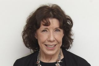 Lily Tomlin jako ciocia May