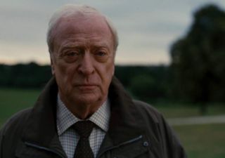 Hasło do wi-fi w Wayne Enterprises to "Alfred" - to oczywiście nawiązanie do kamerdynera Batmana