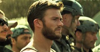 Scott Eastwood jako Kapitan Ameryka (zagrał porucznika GQ Edwardsa w "Legionie samobójców")