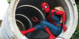 Z filmu Spider-Man: Homecoming dowiadujemy się, że akcja filmu rozgrywa się 8 lat po wydarzeniach z Avengers; MCU nie uporządkowało tej kwestii, tylko jeszcze pogłębiło problem - akcja Avengers rozgrywa się w 2012 roku, natomiast produkcji o Pajączku - w 2016 roku