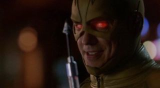 Iris mówiąc o mocach sprinterów używa frazy "nanity od Raya Palmera" - dokładnie te same słowa wypowiedział Oliver w finale 1. sezonu Flasha, gdy wypuszczał strzałę w kierunku Reverse Flasha