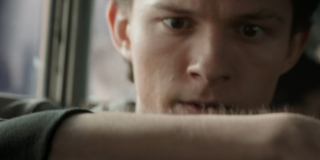 Dopiero na planie zadecydowano, że jeżące się włosy na ręce Petera Parkera nie będą sztucznie generowane w CGI