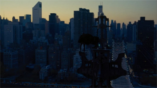 W ocenie Bale'a Batman w całej trylogii przechodzi zmianę - z herosa w złoczyńcę; aktor powiedział kiedyś: "On nie zawsze będzie dobrym gościem"