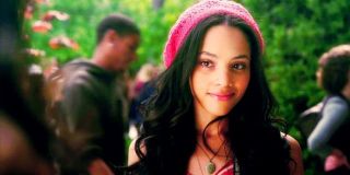 Bianca Lawson – aktorka wzięła udział w serialu Słodkie kłamstewka, gdzie wciela się w rolę uczennicy liceum. Lawson miała wówczas 31 lat.