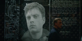 Na nagrobku Bucky'ego widzimy, że urodził się on w 1916 roku; w muzeum upamiętniającym II wojnę śwatową podany jest jednak inny rok - 1917