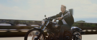 W "Avengers" włosy Steve'a nie ruszają się zupełnie w trakcie jazdy motocyklem