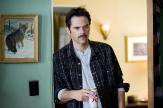 Charlie, ojciec Belli - grał go Billy Burke