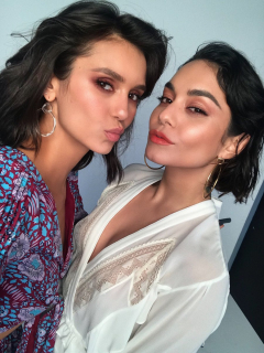 Nina Dobrev - zdjęcia