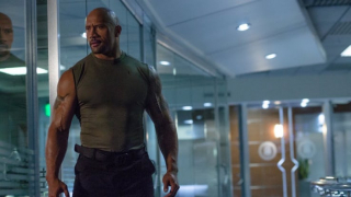 Dwayne Johnson doradził Jackmanowi, by przygotowując się do roli Logana Jackman pochłaniał 6 tysięcy kalorii dziennie - The Rock sam zaproponował przyjacielowi konkretne metody treningowe