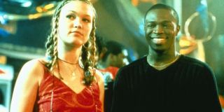 Sean Patrick Thomas – w filmie W rytmie hip-hopu aktor wcielił się w rolę Dereka, młodego licealisty. Aktor w momencie premiery filmu miał 30 lat.