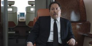 Nieoczekiwane ujęcie, w którym widzimy Happy'ego; najprawdopodobniej znajduje się on na pokładzie samolotu Starka i wyruszył, by pomóc Peterowi; taki obrót spraw sugerowałby, że nowy kostium Pajączka również jest dziełem Stark Industries