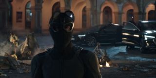 Peter w kostiumie w wersji stealth, który używany jest do tajnych misji (w komiksach m.in. do walki ze Złowieszczą Szóstką); niektórym fanom przywodzi on na myśl Spider-Mana Noir; wszystko wskazuje na to, że na poniższym ujęciu Parker jest Pradze, najprawdopodobniej wysłany tu z sekretną misją przez Fury'ego