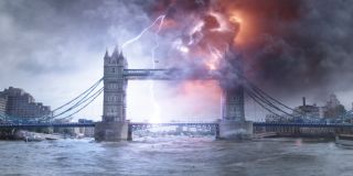 Płonący Tower Bridge; wiele wskazuje na to, że za jego zniszczenie odpowiada czwarty z Elementals; w zwiastunie widzimy 3 innych, symboliujących Ogień, Wodę i Ziemię; w tej scenie poznalibyśmy tego, który symbolizuje Powietrze; spekuluje się, że postać ta będzie luźno oparta na znanym z filmów i komiksów Electro