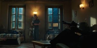 W tej sekwencji ważny jest jeszcze jeden aspekt - Fury wyznaje, że nie spotkał wcześniej Spider-Mana; niektórzy fani odczytują to jako zapowiedź braku obecności Nicka w "Avengers: Endgame"