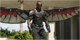 Gdy Avengers przeprowadzają w "Wojnie bohaterów" misję w Nigerii, zadaniem Falcona jest informowanie, ilu jeszcze przeciwników zostało; heros mówi, że siedmiu, zabija trzech z nich, po czym stwierdza, że teraz zostało ich "pięciu"