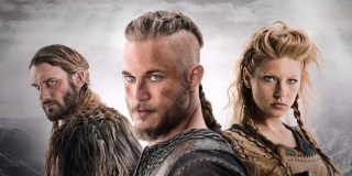 W serialu bohaterowie używają wielu współczesnych zwrotów; dla przykładu, użycie "shut your face" po raz pierwszy odnotowano dopiero w XIX wieku