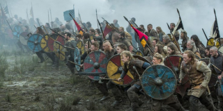 Wikingowie wbrew pozorom nieczęsto wpadali w bitewny szał, tak wiele razy pokazywany w serialu; history podają, że znacznie częściej wykorzystywali oni ataki z zaskoczenia i zasadzki