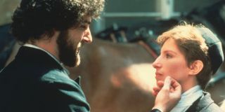 Barbra Streisand – stworzyła i zagrała główną rolę w filmie Jentł, gdzie wcieliła się w postać tytułowej bohaterki, młodej żydówki pragnącej zgłębiać nauki Talmudu. Aktorka miała wtedy 41 lat.