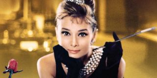 Audrey Hepburn – aktorka wystąpiła w słynnym filmie Śniadanie u Tiffany’ego, gdzie zagrała postać Holly, naiwnej nastolatki. Hepburn miała wtedy 32 lata.