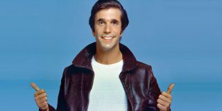 Henry Winkler – w latach 80. emitowano serial Happy Days, który cieszył się ogromną popularnością. Widzom nie przeszkadzało, że Winkler mimo 29 lat, wciela się w postać Fonza, charyzmatycznego licealisty.