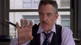J.K. Simmons - J. Jonah Jameson w trylogii Sama Raimiego o Spider-Manie i komisarz Gordon w "Lidze Sprawiedliwości"