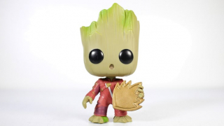 Baby Groot z tarczą