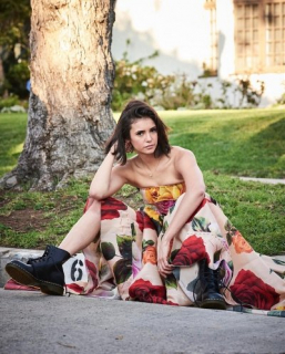 Nina Dobrev - zdjęcia