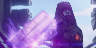 Ronan ze Strażników Galaktyki w filmie Kapitan Marvel nie jest jeszcze złoczyńcą i fanatykiem religijnym. Ma swoją rolę do odegrania w wojskowych działaniach Kree i jego losy przetną się z misją Starforce