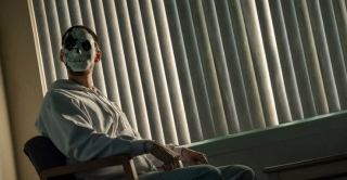 Dopiero po wejściu na plan zadecydowano, że Billy Russo założy na ekranie maskę przywodzącą na myśl jego komiksowe alter ego, Jigsawa