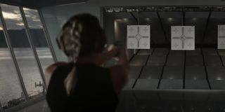 Czarna Wdowa po raz pierwszy w MCU jest widoczna w trakcie treningu; istotna jest w tym miejscu jej fryzura - długość włosów bohaterki pokazuje, jak dużo czasu upłynęło od pstryknięcia