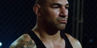 Hitman - w serialu "Iron Fist" przeciwnikiem Colleen Wing jest Jim Pierce znany w komiksach jako Hitman; w komiksach był on samozwańczym mścicielem, który najpierw naśladował Punishera, a potem razem z nim walczył z przestępczością