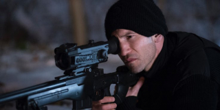 Jon Bernthal portretując Punisher przyjął aktorską taktykę, w ramach której nie wychodził z roli - pomiędzy kręceniem ujęć również zachowywał się jak Frank Castle