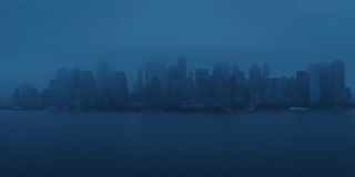 Nowy Jork wygląda na opuszczone miasto; to i dwa następne ujęcia mają pokazać skalę zniszczeń spowodowanych przez pstryknięcie